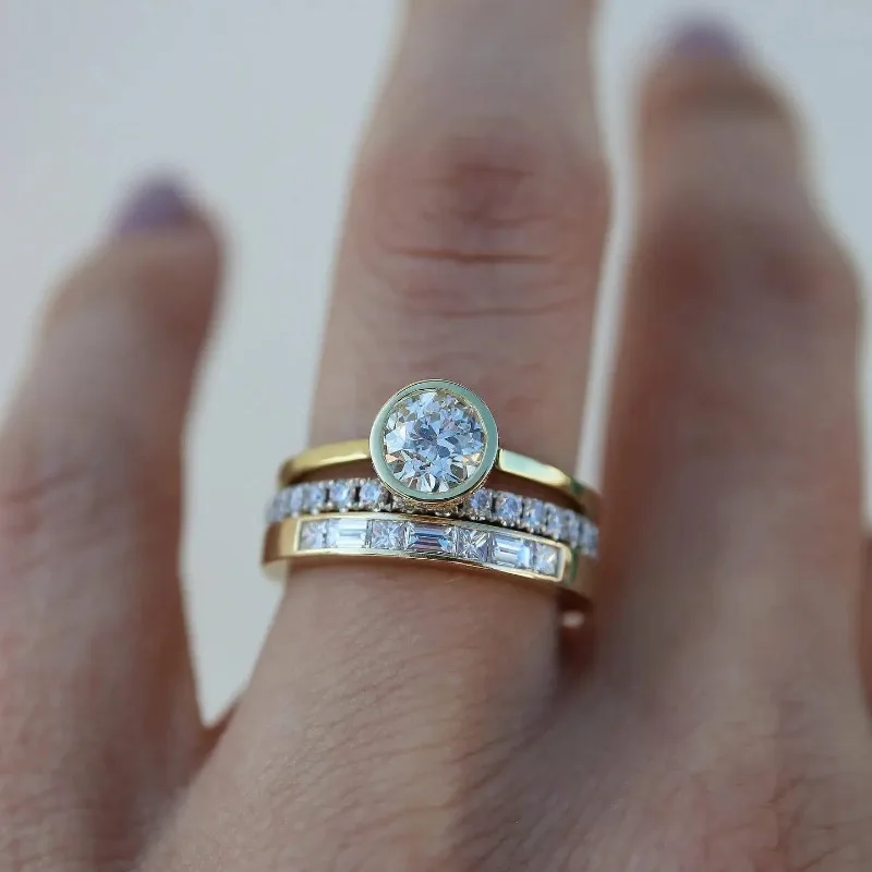 Vintage Gold-Tone Ring with glass stone