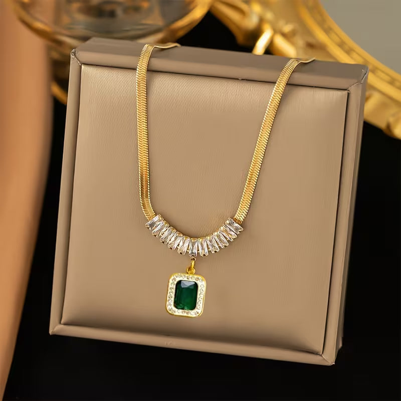 Regalia Prisme Necklace with green stone-style | Gold-Tone