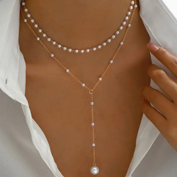 Elegant vintage bead-style necklace