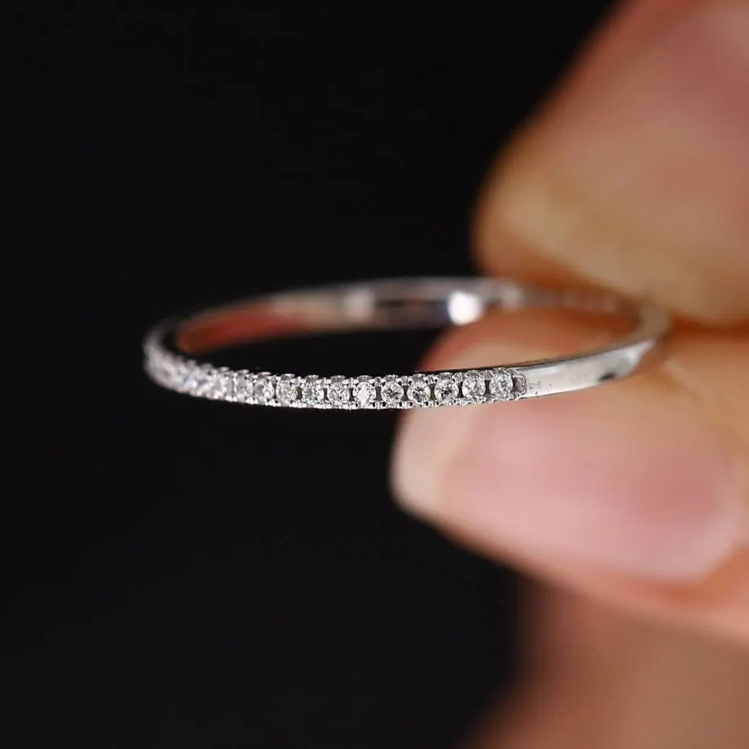 Fine adjustable Silver-Tone ring with beautiful zirconias