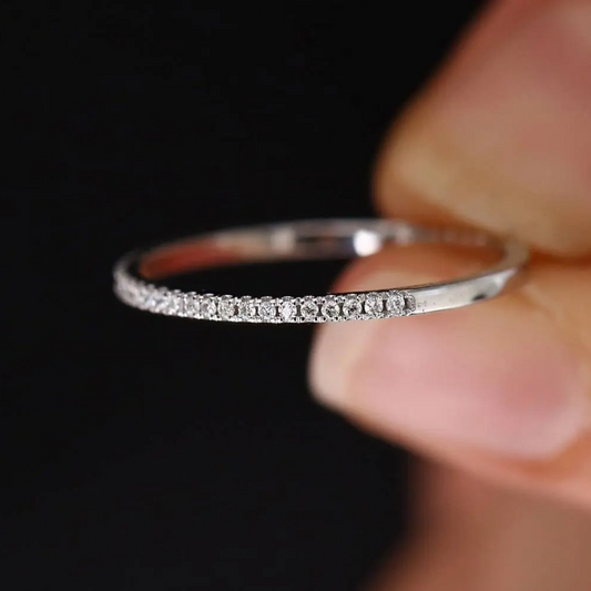 Fine adjustable Silver-Tone ring with beautiful zirconias
