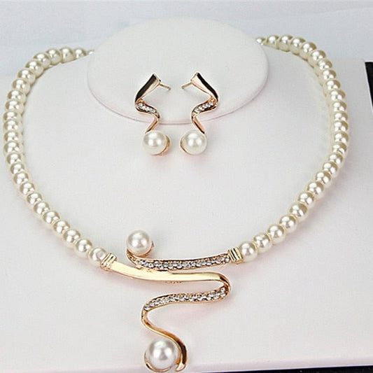 Set Necklace + Earrings of Pearls
