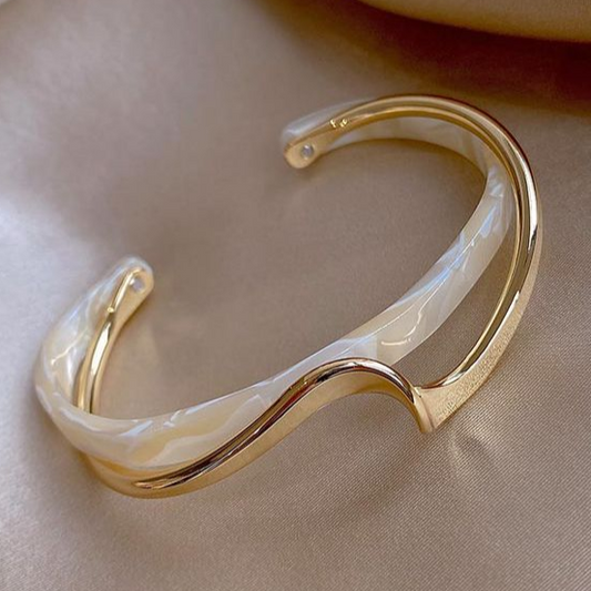 Elegant Bracelet with White opal-style and Gold-Tone Plating