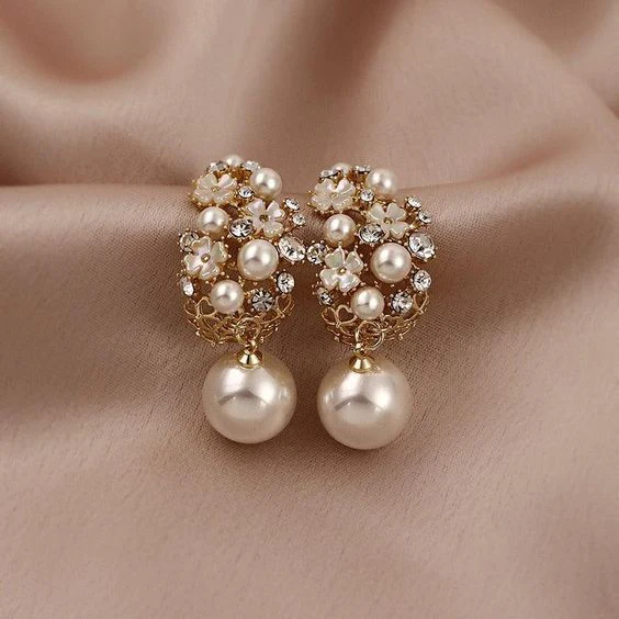 Elegant flower-shaped bead-style earrings