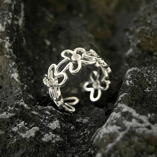 Adjustable vintage Silver-Tone ring with flowers